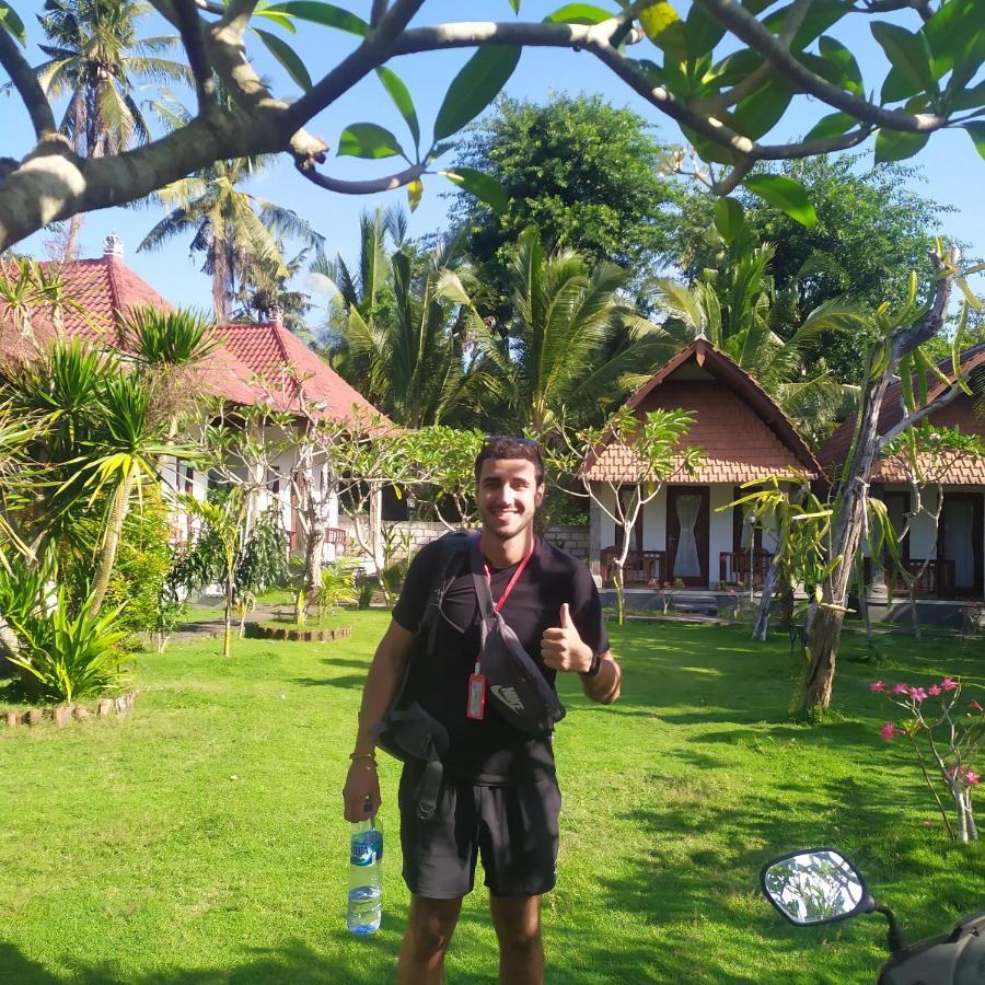 Santhi Guna Bungalow Toyapakeh Exterior foto