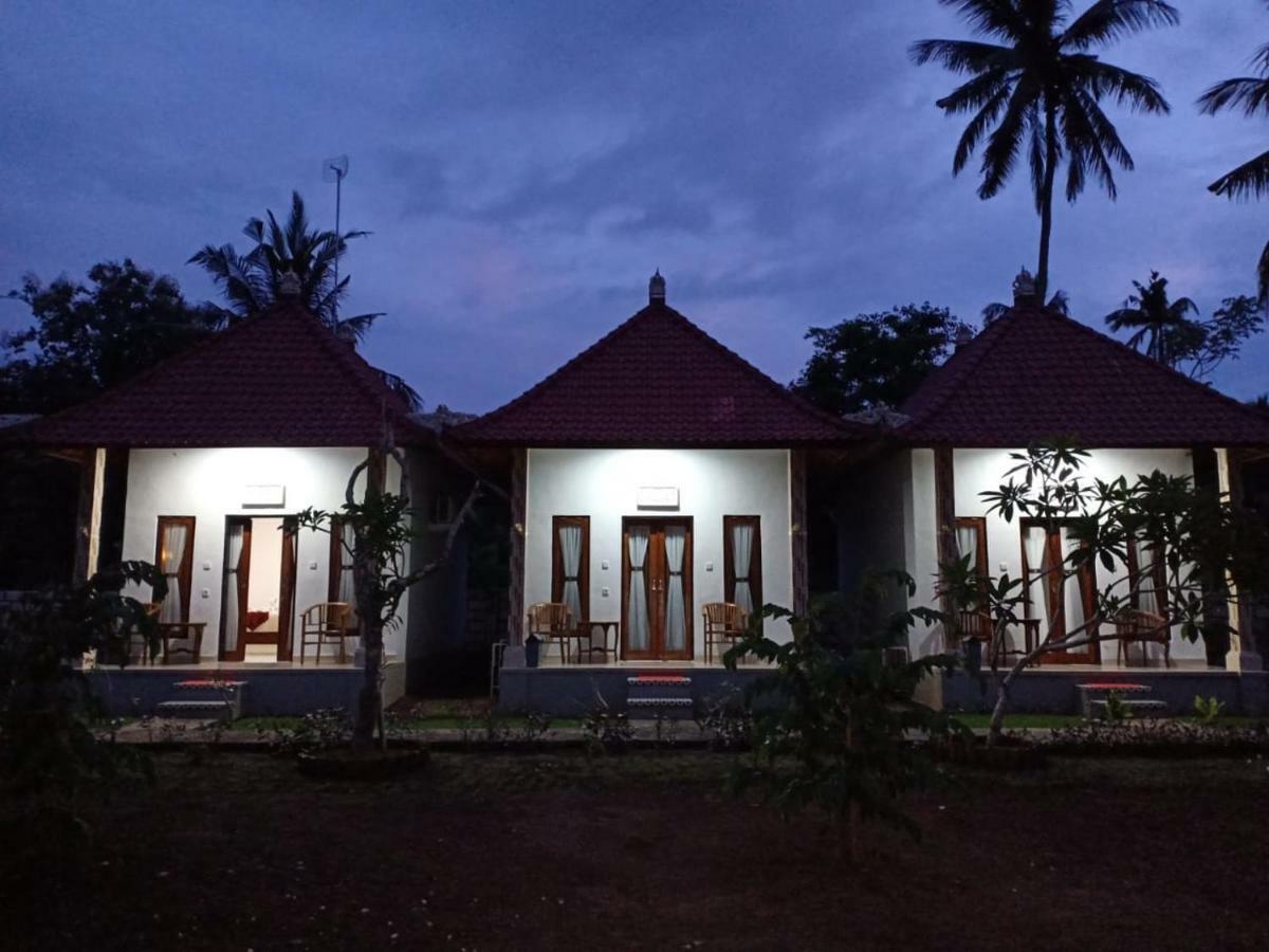 Santhi Guna Bungalow Toyapakeh Exterior foto