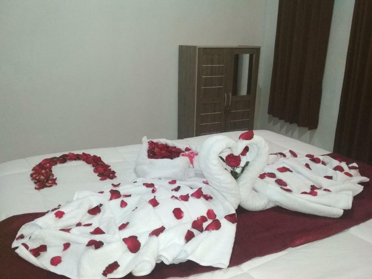 Santhi Guna Bungalow Toyapakeh Exterior foto