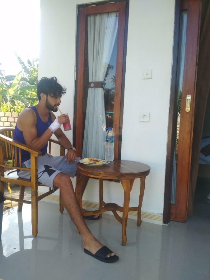 Santhi Guna Bungalow Toyapakeh Exterior foto
